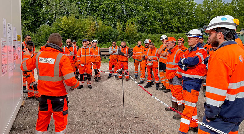 Groupe de collaborateurs SFERIS en formation